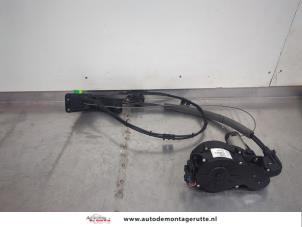 O196913 Gebruikte schuifdeur motor rechts Peugeot 1007