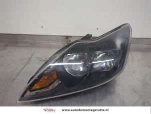 Gebruikte Linker Koplamp Ford Focus 2 Wagon 1.8 16V Prijs op aanvraag aangeboden door Autodemontage M.J. Rutte B.V.