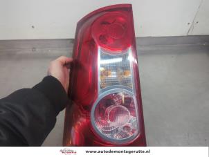 O197104 Gebruikte achterlicht links Dacia Logan