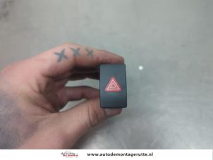 O197142 Gebruikte alarmlicht schakelaar Volkswagen Golf