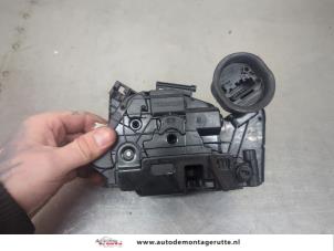 O197144 Gebruikte slotmechaniek portier 4deurs rechts-achter Volkswagen Golf