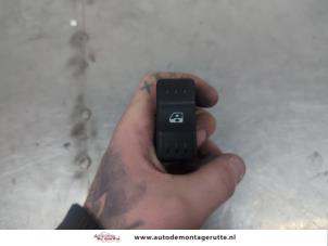 O197161 Gebruikte raam schakelaar elektrisch Dacia Logan