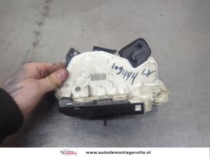 O197169 Gebruikte portierslot mechaniek 4deurs links-voor Volkswagen Golf