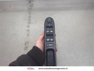 O197180 Gebruikte schakelblok ruiten Citroen C3 Picasso