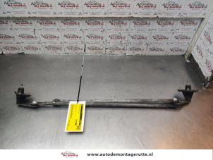 O197201 Gebruikte ruitenwis mechaniek Mitsubishi Colt