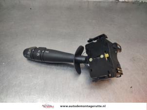 Gebruikte Knipperlicht Schakelaar Opel Vivaro 1.9 DTI 16V Prijs op aanvraag aangeboden door Autodemontage M.J. Rutte B.V.