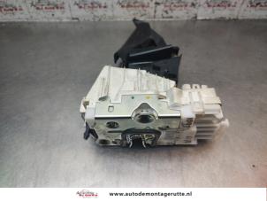 O197246 Gebruikte deurslot mechaniek 4deurs links-achter Mercedes B-Klasse