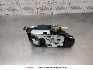 O197259 Gebruikte slotmechaniek portier 2deurs links Mini ONE