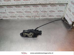 O197266 Gebruikte portierslot mechaniek 4deurs rechts-voor Peugeot 207