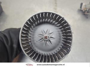 Gebruikte Kachel Ventilatiemotor Kia Rio III (UB) 1.1 CRDi VGT 12V Prijs op aanvraag aangeboden door Autodemontage M.J. Rutte B.V.