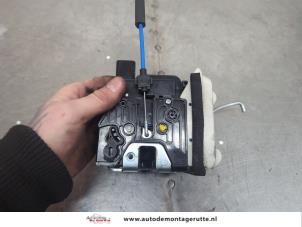 O197565 Gebruikte deurslot mechaniek 4deurs rechts-achter Kia Rio