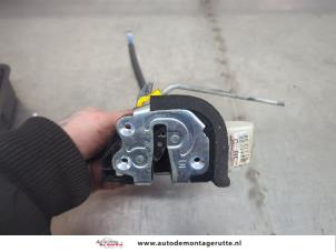 O197578 Gebruikte slotmechaniek portier 4deurs links-achter Kia Rio