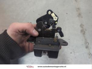 O197581 Gebruikte achterklep slotmechaniek Hyundai Tucson