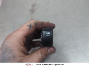 O197585 Gebruikte elektrisch raam schakelaar Hyundai Tucson