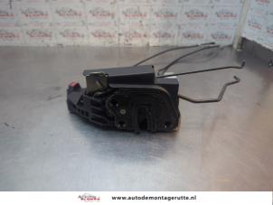 O197617 Gebruikte deurslot mechaniek 4deurs links-voor Hyundai Tucson