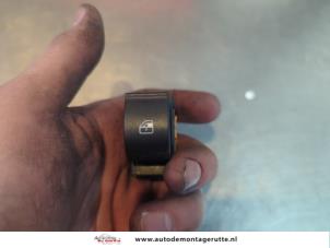 O197625 Gebruikte raam schakelaar elektrisch Lancia Delta