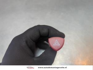 O197671 Gebruikte paniekverlichtings schakelaar Lancia Delta