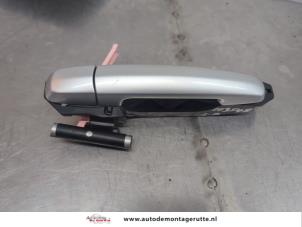 O197706 Gebruikte portiergreep 4deurs links-achter Opel Agila