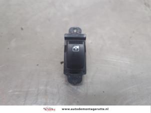 O197724 Gebruikte schakelaar elektrisch raam Hyundai I10
