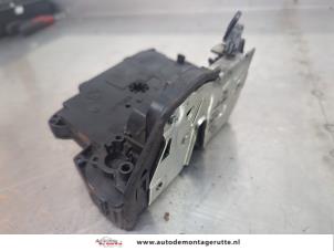 O197732 Gebruikte portierslot mechaniek 4deurs rechts-voor BMW 3-Serie