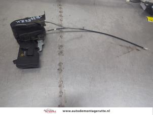 O197757 Gebruikte portierslot mechaniek 4deurs rechts-voor Mazda 6