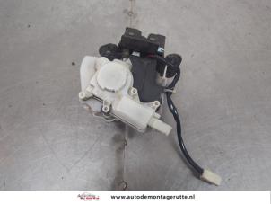 O197767 Gebruikte slotmechaniek achterklep Mazda 6