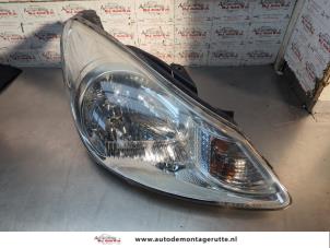 Gebruikte Rechter Koplamp Hyundai i10 (F5) 1.1i 12V Prijs op aanvraag aangeboden door Autodemontage M.J. Rutte B.V.