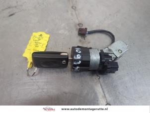 O197804 Gebruikte kontaktslot+sleutel Peugeot 3008