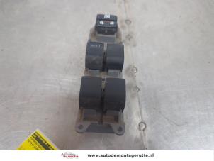 O197811 Gebruikte schakelblok ruiten Toyota Auris