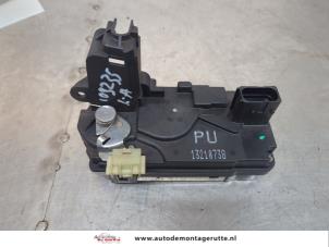 O197873 Gebruikte portierslot mechaniek 4deurs links-achter Opel Zafira