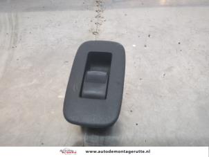 O197892 Gebruikte schakelaar elektrisch raam Toyota Auris