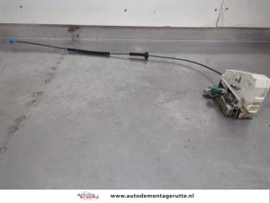 O197893 Gebruikte deurslot mechaniek 2deurs rechts Ford Street Ka