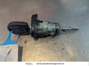 O197916 Gebruikte cilinderslot portier links Volkswagen Fox