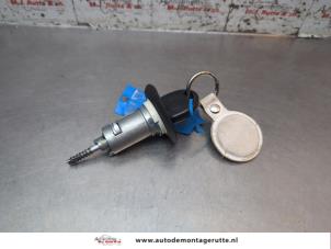 O197925 Gebruikte sleutel+contactslot Opel Agila