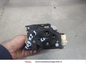 O197963 Gebruikte slotmechaniek portier 4deurs links-voor Seat Leon