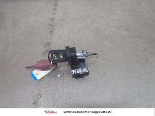 O197983 Gebruikte kontaktslot+sleutel Opel Meriva