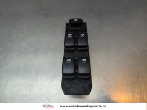 O198001 Gebruikte schakelaar elektrisch raam Hyundai I10