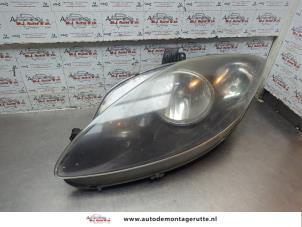 Gebruikte Koplamp links Seat Leon (1P1) 1.6 Prijs op aanvraag aangeboden door Autodemontage M.J. Rutte B.V.