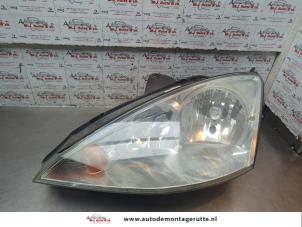 O198014 Gebruikte koplamp links Ford Focus