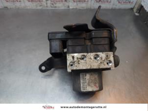 O198055 Gebruikte abs pomp Suzuki Swift