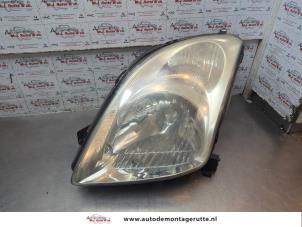 O198053 Gebruikte koplamp links Suzuki Swift