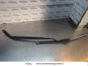 O198049 Gebruikte ruitenwisserarm voor Renault Grand Scenic