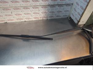 O198050 Gebruikte ruitenwisserarm voor Renault Grand Scenic