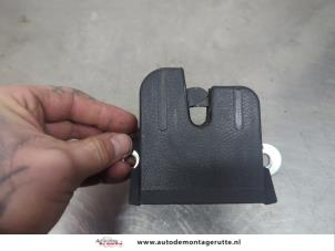 O198060 Gebruikte slotmechaniek achterklep Volkswagen Golf
