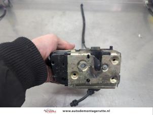 O198046 Gebruikte portierslot mechaniek 4deurs links-achter Ford Transit