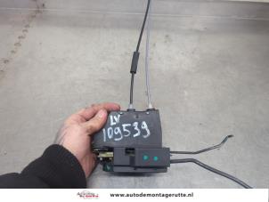 O198021 Gebruikte portierslot mechaniek 4deurs links-voor Hyundai I10