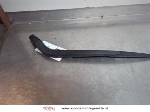 O198072 Gebruikte ruitenwisserarm achter Toyota Auris