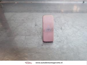 O198073 Gebruikte alarmlicht schakelaar Toyota Auris