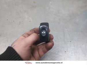 O198102 Gebruikte ruit schakelaar elektrisch Renault Kangoo