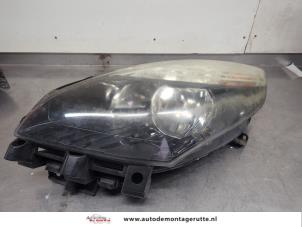 Gebruikte Koplamp links Renault Scénic III (JZ) 1.6 16V Prijs op aanvraag aangeboden door Autodemontage M.J. Rutte B.V.